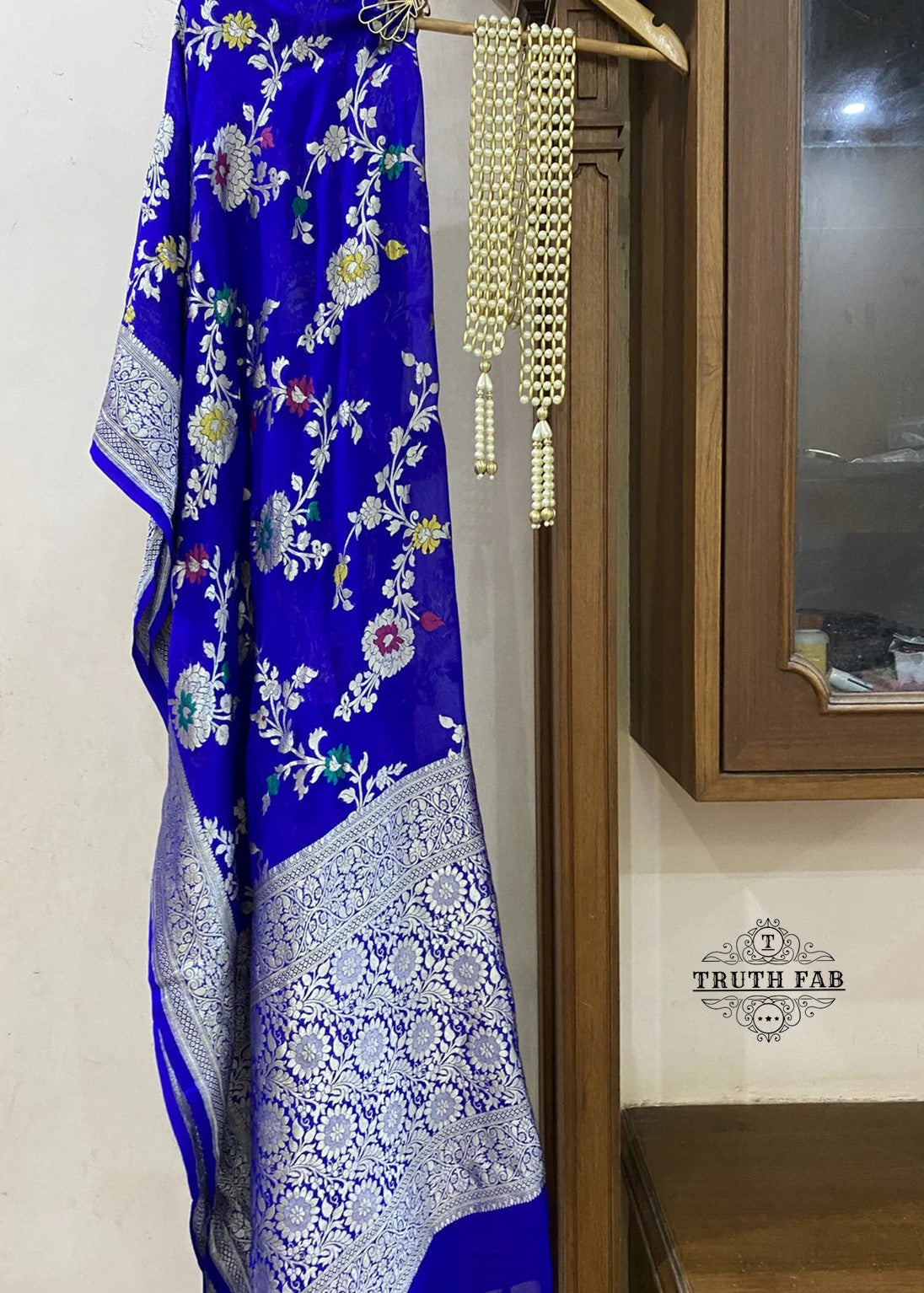 A stunning  pink Banarasi dupatta. The authentic Meenakari jaal work with golden zari handwoven in the finest chiffon georgettes. It takes around 4-5 days to weave this rich and luxurious piece of our tradition.