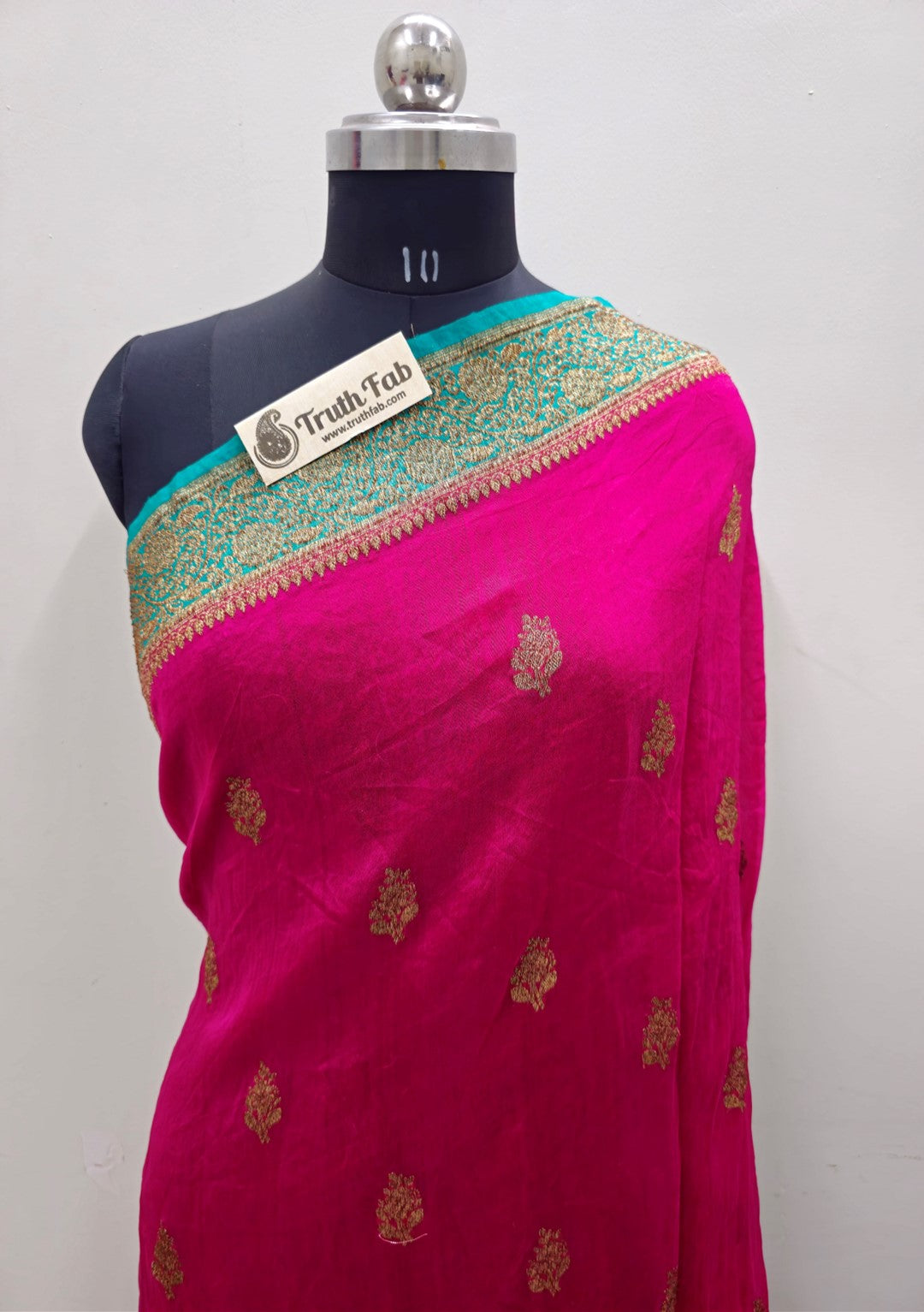 Magenta Pure Banarasi Handloom Kora Silk Saree- Antique Zari