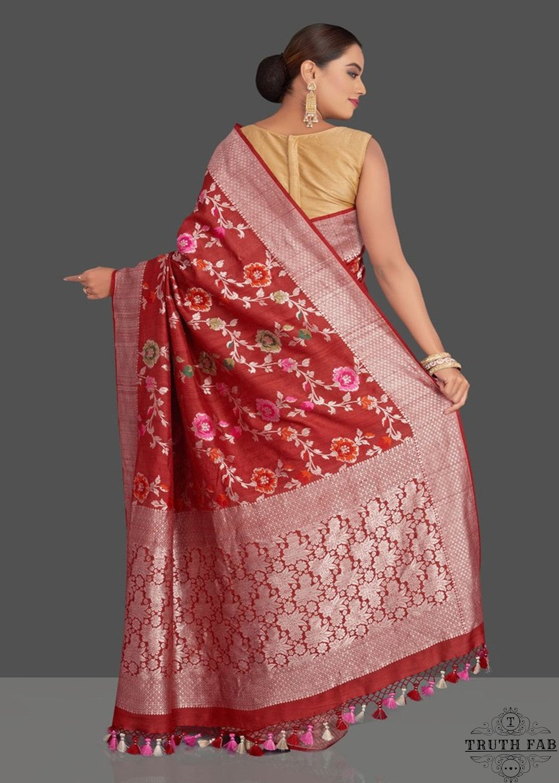 Georgette khaddi saree in red colour. Saree has a delicate water zari border with Gorgeous unique Motifs near pallu. The entire saree is beautiful with water zari meenakari design. It is an elegant traditional Banarasi saree. Irresistible wedding collection. This Mesmerising Saree is a Combination of Elegance and Style.